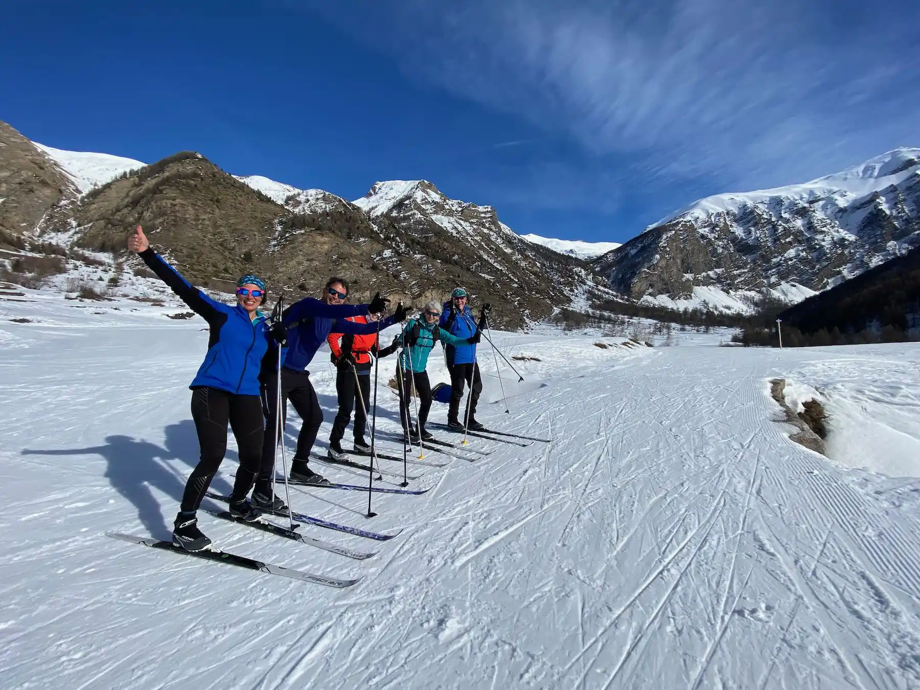 group cross countyr skiing in Crevoux french alps.webp
